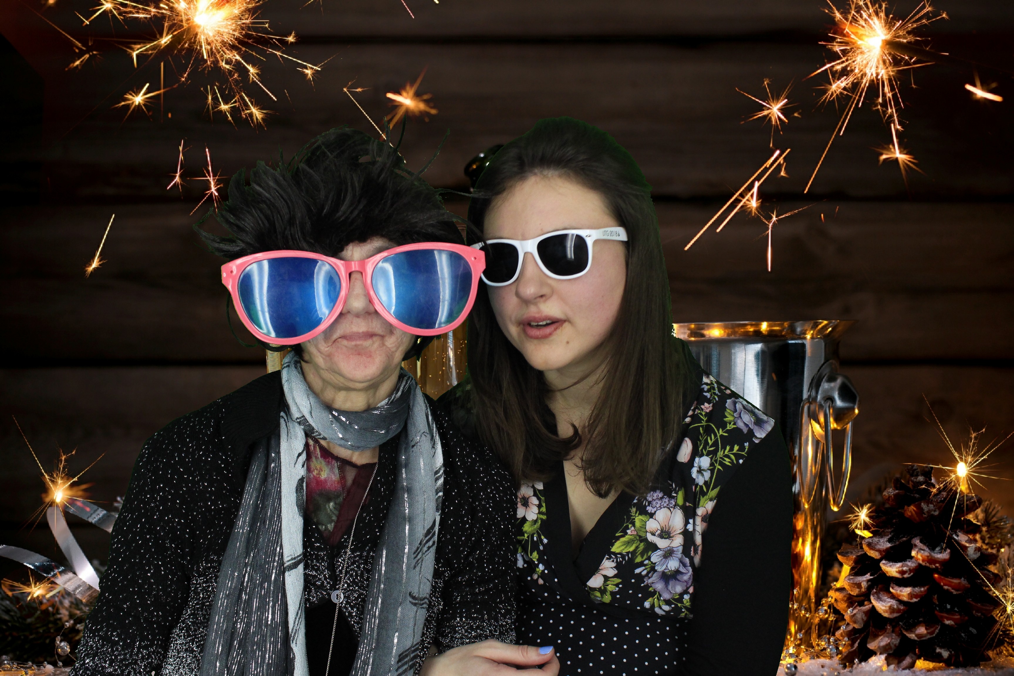 New Years Eve Party Silvermere | View more photos from the event at gallery.myphotoboothexperience.co.uk/u/MyPhotoBoothExperienceLtd/New-Years-Eve-Party-Silvermere